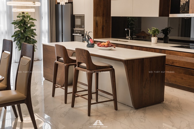 Báo giá bộ bàn ăn gỗ óc chó - Cập nhật mới nhất 2025 3 Nội thất gỗ óc chó Huy Hoàng cung cấp bộ bàn ăn chất lượng với giá hợp lý.